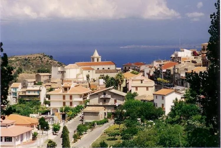 Borgo Franza Case Vacanze Basicò 0*,  Italië